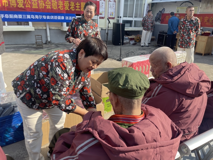 中场1.jpg